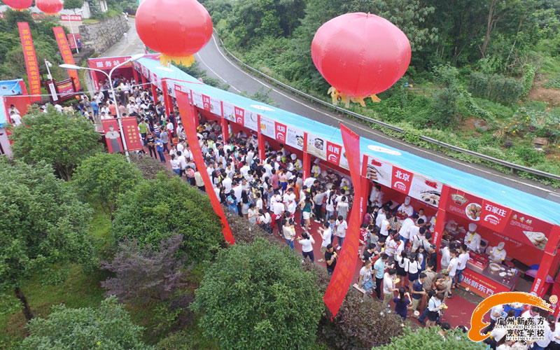广州新东方烹饪学校_美食节 小吃展区人头攒动门庭若市