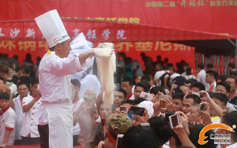 广州新东方烹饪学校_美食节 大师现场绝活表演