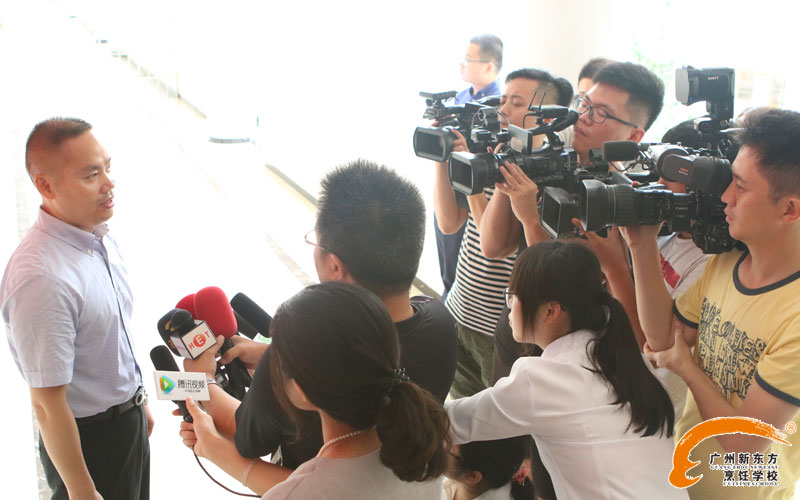 广州新东方烹饪学校_美食节 新华教育集团常务副总裁许总接受采访