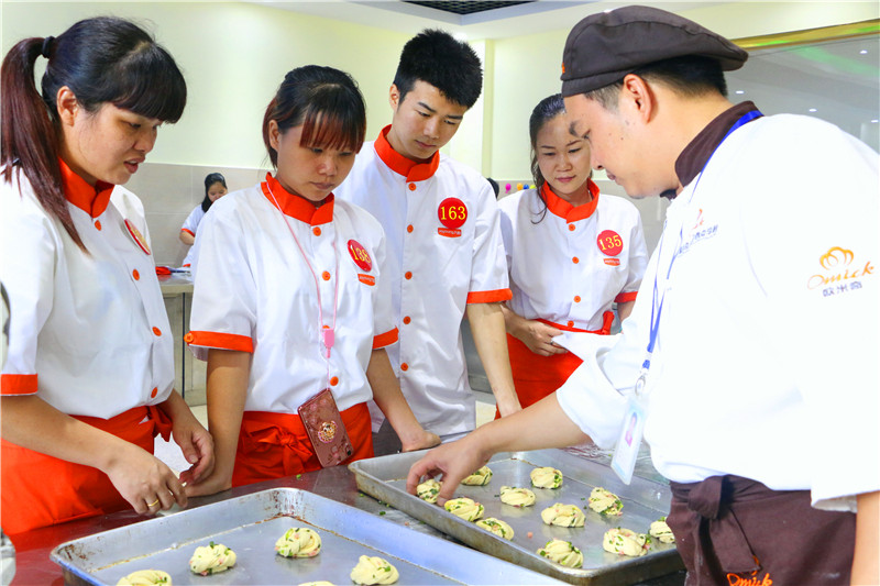九阳集团携手广州新东方开展西点培训 九阳集团携手广州新东方开展西点培训