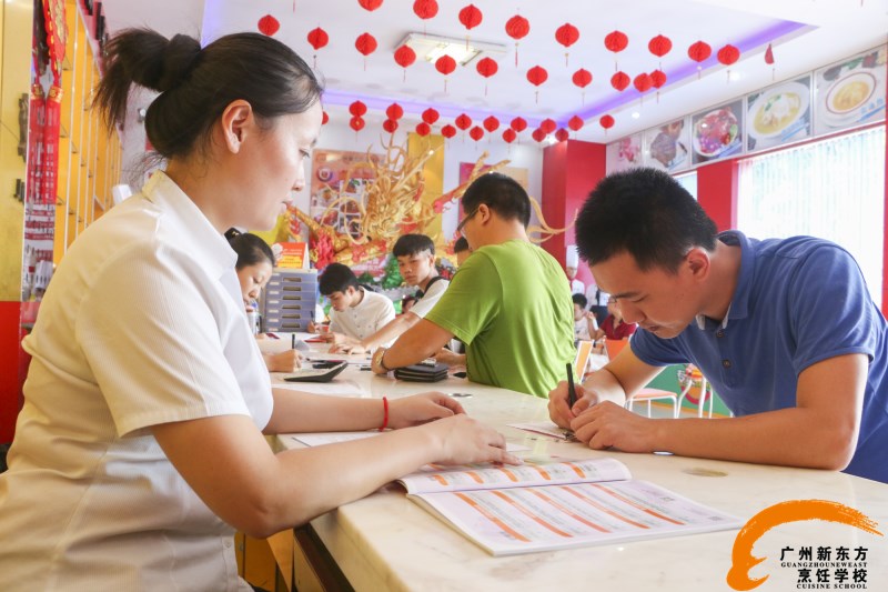 广州新东方学生报名持续火热 广州新东方学生报名持续火热