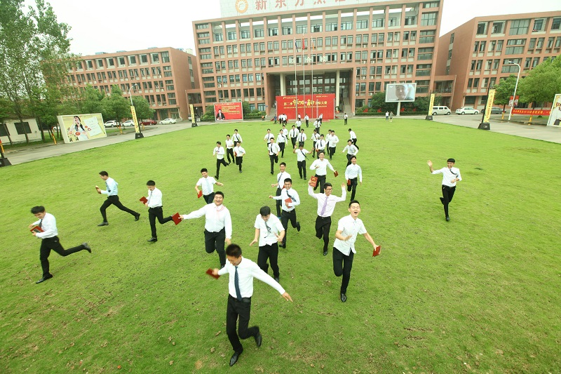 广州新东方烹饪学校_职业教育“无声的宣告”：学做菜也能传递人生“正能量