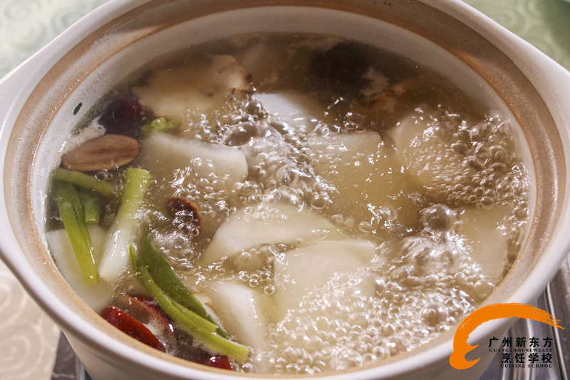 新东方大师罗振超:听说冬天和羊肉汤更配哦 新东方大师罗振超:听说冬天和羊肉汤更配哦