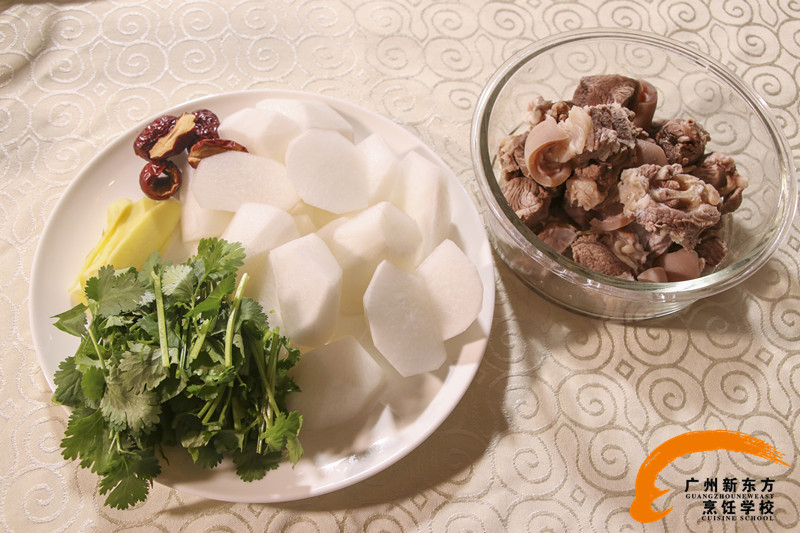 新东方大师罗振超:听说冬天和羊肉汤更配哦 新东方大师罗振超:听说冬天和羊肉汤更配哦