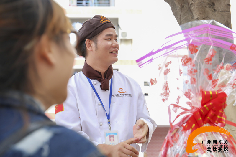 西点学校 优秀毕业生回访母校 西点学校 优秀毕业生回访母校