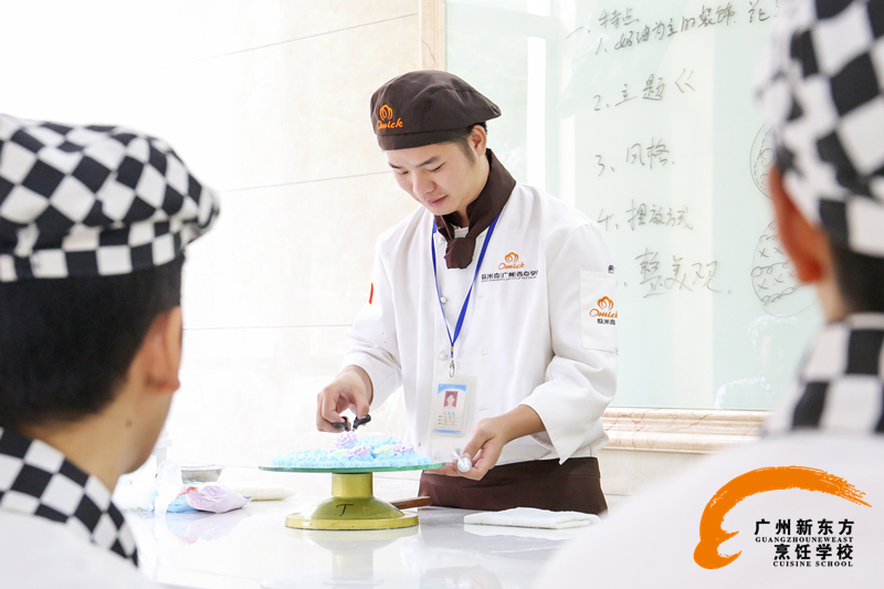 新东方大师吴桂宇：平凡岗位上的不平凡人生