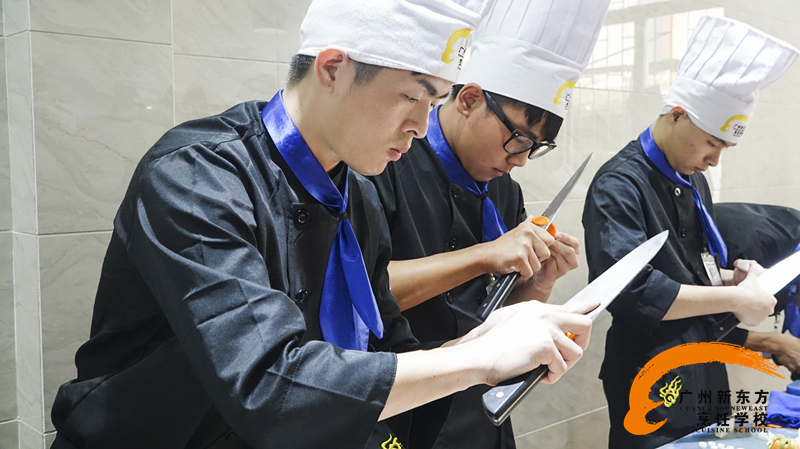 广州新东方告诉你 星级酒店对厨师的刀工要求有哪些