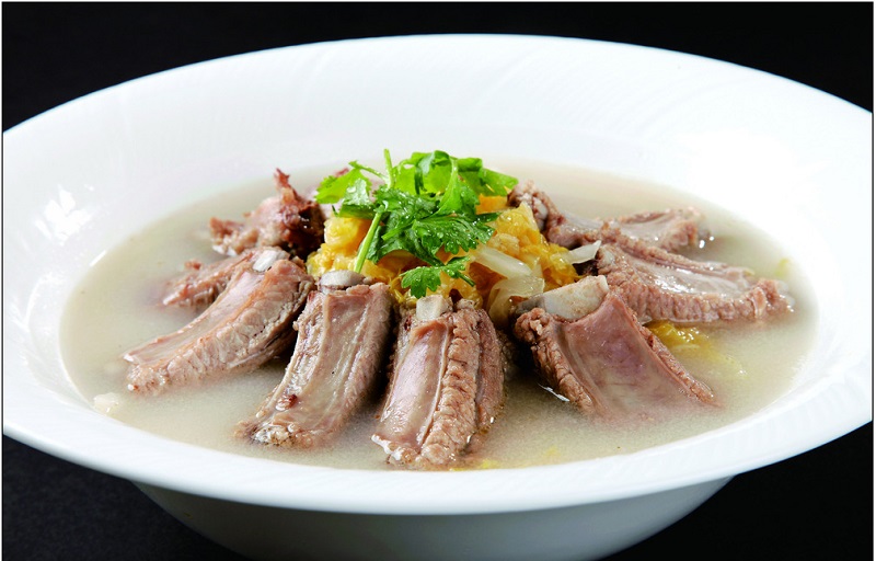 广州新东方烹饪学校—:地道东北菜——酸菜炖排骨 广州新东方烹饪学校—:地道东北菜——酸菜炖排骨