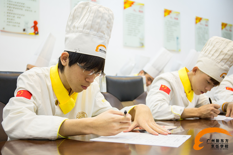 广州招聘厨师_学西餐,为什么都选择广州新东方烹饪学校(2)