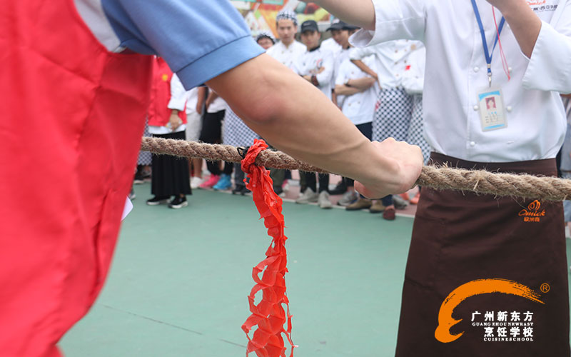 助威声响彻新东方,同学们赛场展英姿 助威声响彻新东方,同学们赛场展英姿
