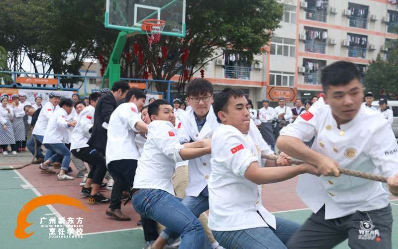 助威声响彻新东方,同学们赛场展英姿 助威声响彻新东方,同学们赛场展英姿