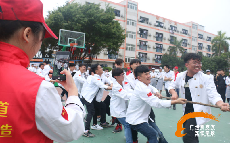 助威声响彻新东方,同学们赛场展英姿 助威声响彻新东方,同学们赛场展英姿