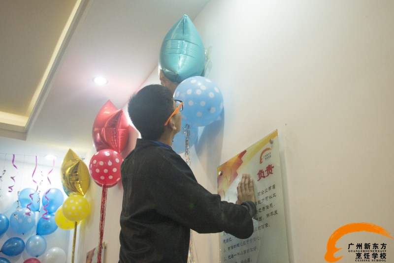西餐1701班迎来开班典礼,追逐梦想共渡两载光阴-广州新东方 西餐1701班迎来开班典礼,追逐梦想共渡两载光阴-广州新东方