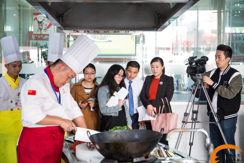 在广州学厨师哪个学校好