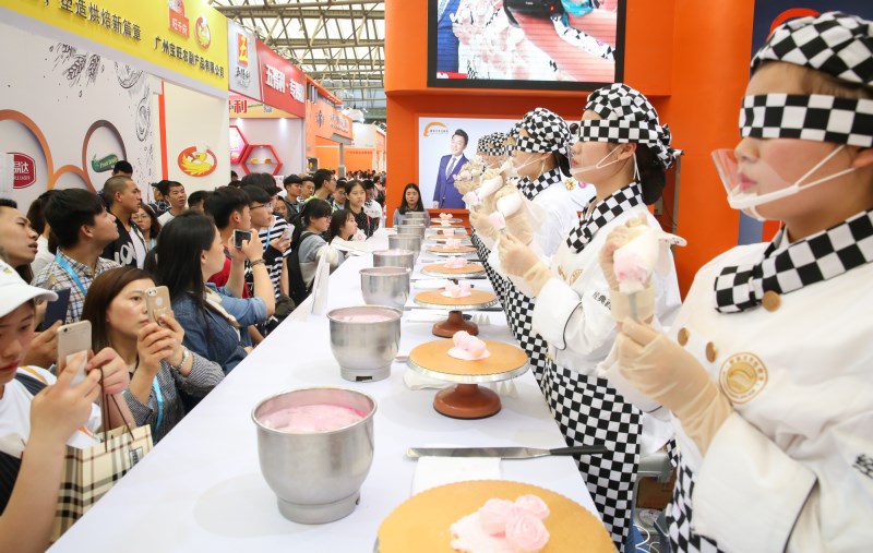 新东方烹饪教育献技国际烘焙展 再度点亮上海滩 新东方烹饪教育献技国际烘焙展 再度点亮上海滩