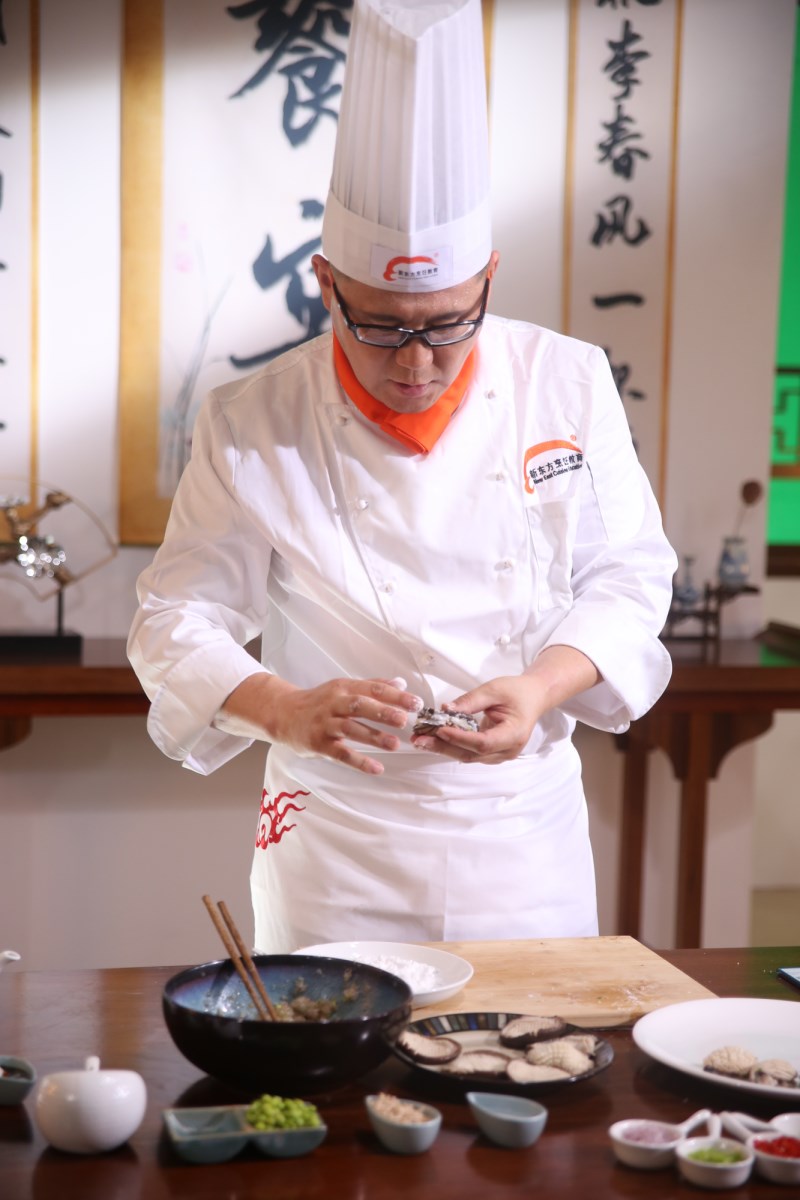 匠“新”创作八味珍馐 新东方烹饪震撼上演《饕宴的秘密》 匠“新”创作八味珍馐 新东方烹饪震撼上演《饕宴的秘密》