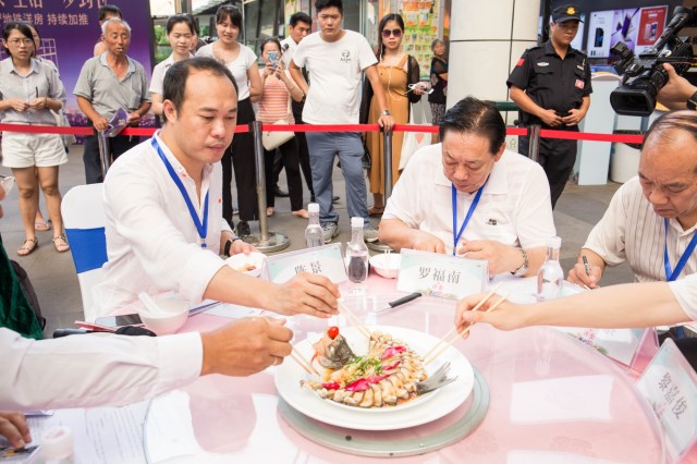 第五届国瑞.藏珑华府陈村花卉美食文化节——“花点新思,花点煮意”厨艺大赛 第五届国瑞.藏珑华府陈村花卉美食文化节——“花点新思,花点煮意”厨艺大赛
