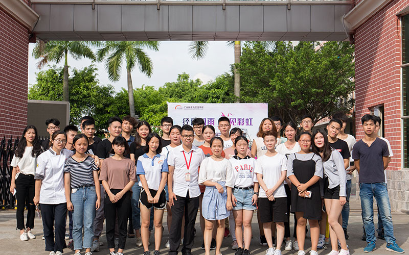 经典1503班毕业欢送会在广州新东方烹饪学校举行 经典1503班毕业欢送会在广州新东方烹饪学校举行