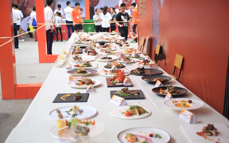 热菜"这一赛项,这在一贯只重视中餐烹饪技法交流和考核的此项赛事中