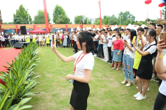 “厨神争霸 巅峰对决”—— “丘比杯”第四届中国新东方烹饪技能大赛隆重启幕