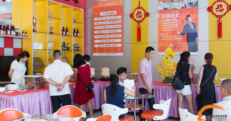 参观学校还能尝美食 广州新东方这是要搞事情 参观学校还能尝美食 广州新东方这是要搞事情
