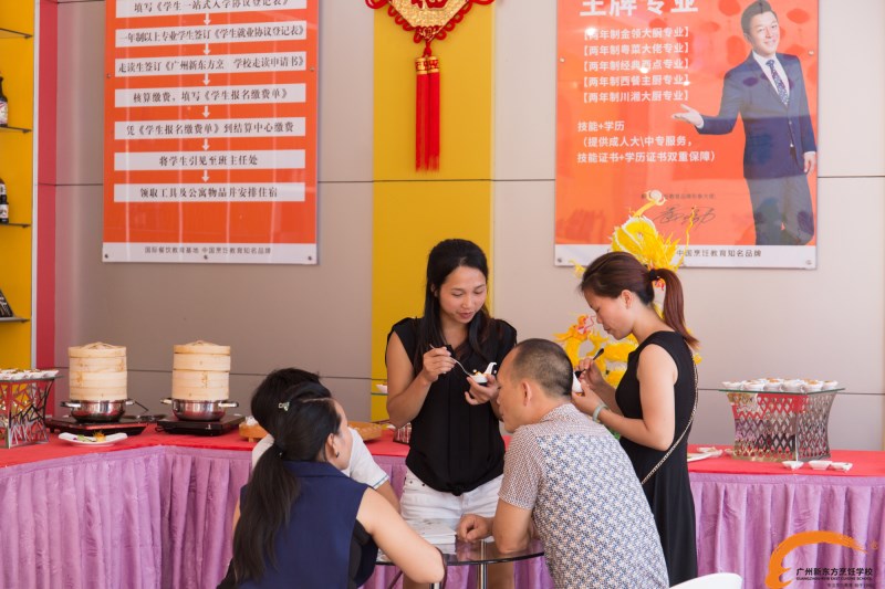 参观学校还能尝美食 广州新东方这是要搞事情 参观学校还能尝美食 广州新东方这是要搞事情