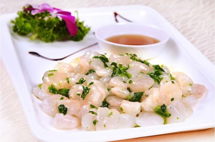 粤式传统名菜油泡鲜虾 肉质松软营养丰富 粤式传统名菜油泡鲜虾 肉质松软营养丰富