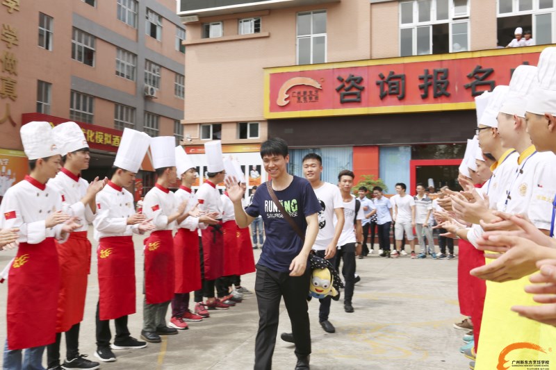广州新东方毕业欢送会举行 广州新东方毕业欢送会举行