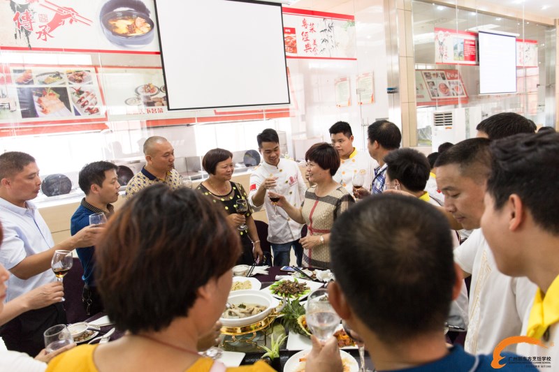 青春不散场 梦想永相随 广州新东方2017年秋季毕业典礼隆重举行 青春不散场 梦想永相随 广州新东方2017年秋季毕业典礼隆重举行