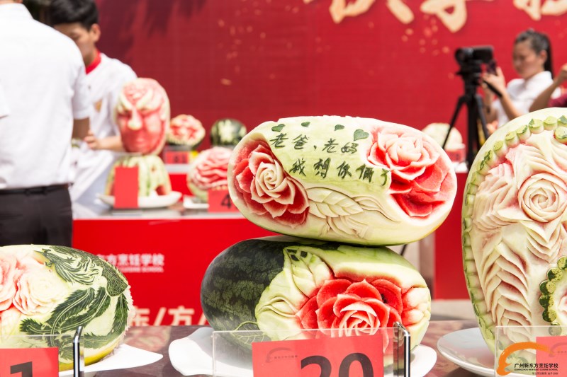 技能大赛展厨艺魅力 西瓜雕作品惊艳校园 技能大赛展厨艺魅力 西瓜雕作品惊艳校园