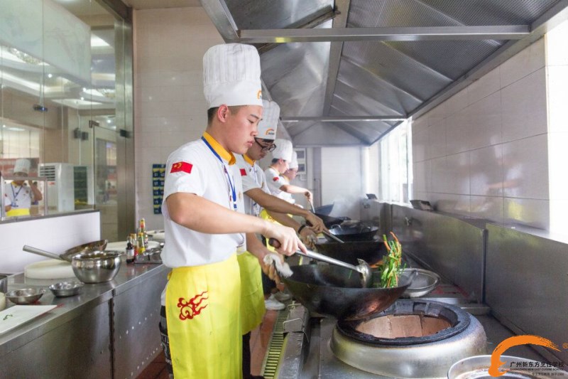 初高中毕业生学厨师有什么优势? 初高中毕业生学厨师有什么优势?