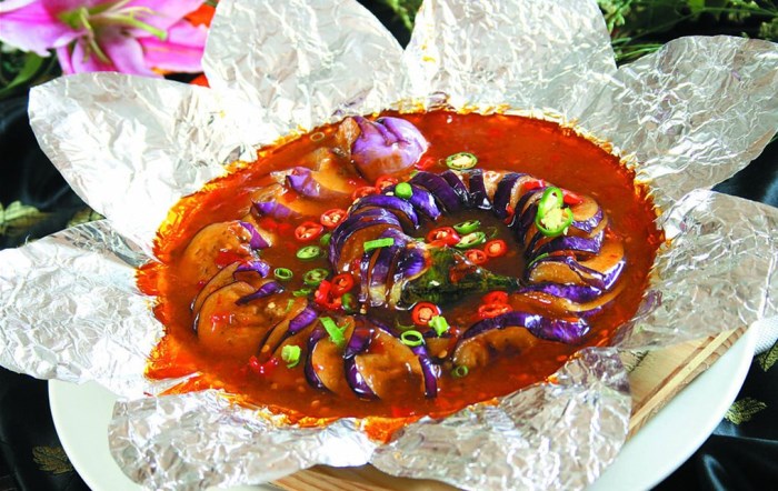 【特色菜】铁板盘龙茄 咸鲜可口油而不腻 【特色菜】铁板盘龙茄 咸鲜可口油而不腻