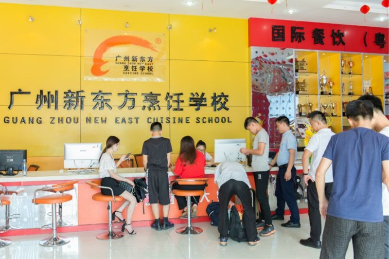 【广州新东方报名热】家长纷至沓来 只为争抢名额 【广州新东方报名热】家长纷至沓来 只为争抢名额