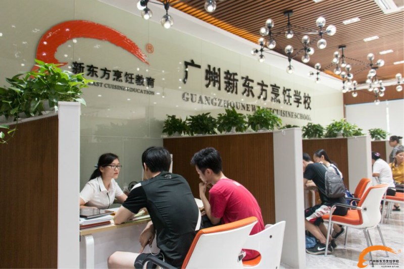 【广州新东方报名热】家长纷至沓来 只为争抢名额 【广州新东方报名热】家长纷至沓来 只为争抢名额