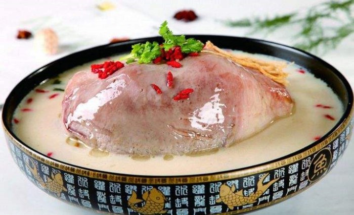 广东省地方名菜猪肚包鸡 汤里浓中带清香气扑鼻 广东省地方名菜猪肚包鸡 汤里浓中带清香气扑鼻
