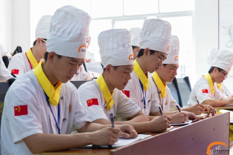 在新东方烹饪学校学厨师要多久? 在新东方烹饪学校学厨师要多久?