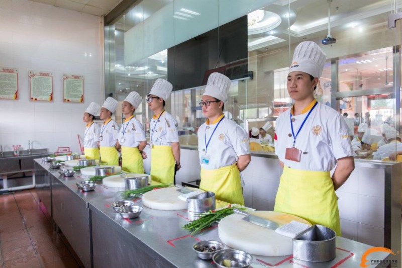 在新东方烹饪学校学厨师要多久?