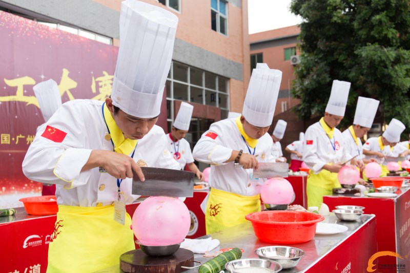 在新东方烹饪学校学厨师要多久?