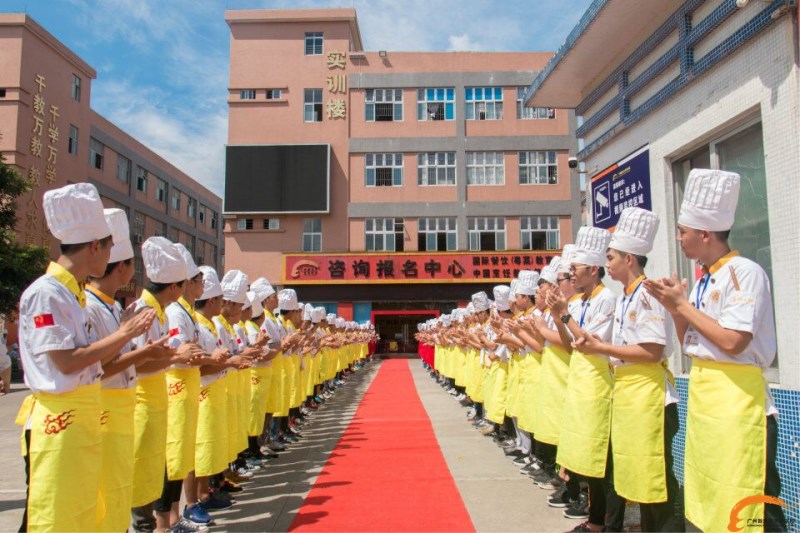踏上新征程 广州新东方王品定向班学子赴上海鹅夫人就业