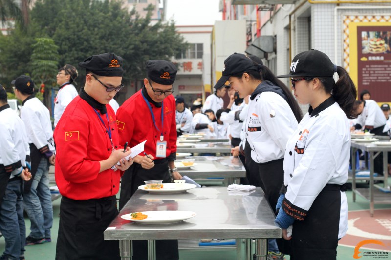 为什么越来越多的女生学厨师？女生学厨师到底有什么优势呢？西餐培训学校