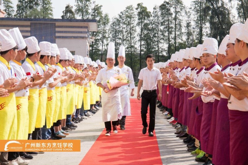 广东烹饪学院老师进校园丨粤港澳烹饪老师万波涛来校授课