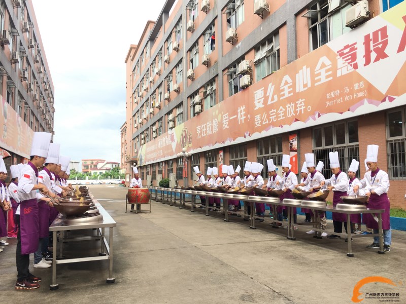 不得了!广东卫视触电新闻美女主播带着10万+粉丝走进广州新东方烹饪学校! 不得了!广东卫视触电新闻美女主播带着10万+粉丝走进广州新东方烹饪学校!