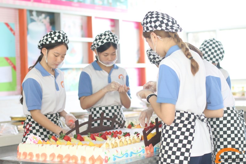 西点培训哪家好:2017越来越多女生到广州新东方学西点,这是为什么呢? 西点培训哪家好:2017越来越多女生到广州新东方学西点,这是为什么呢?