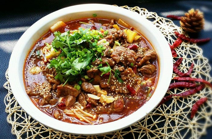 广州新东方在线教做菜:麻辣爽口的水煮牛肉 浓浓的川菜风味 广州新东方在线教做菜:麻辣爽口的水煮牛肉 浓浓的川菜风味
