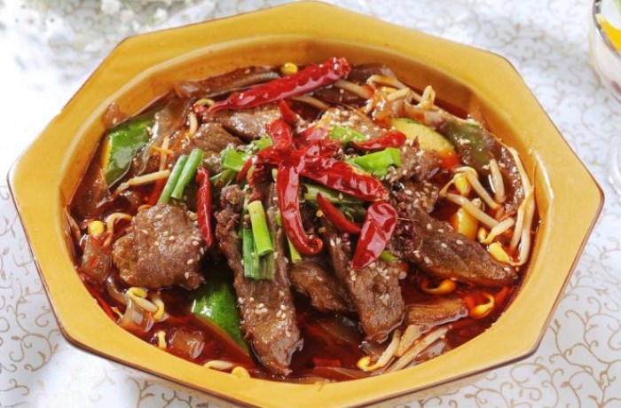 广州新东方在线教做菜:麻辣爽口的水煮牛肉 浓浓的川菜风味 广州新东方在线教做菜:麻辣爽口的水煮牛肉 浓浓的川菜风味