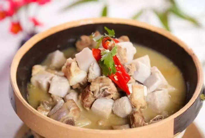 在线教做菜:味道浓郁的芋头焖排骨 肉质鲜美营养全 在线教做菜:味道浓郁的芋头焖排骨 肉质鲜美营养全