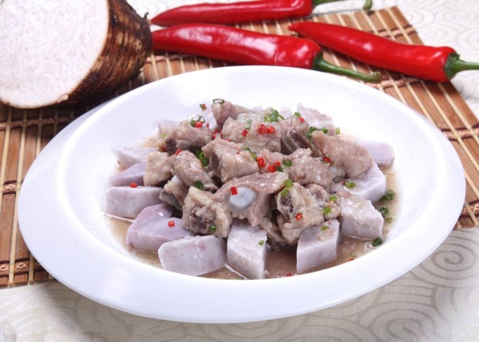 在线教做菜:味道浓郁的芋头焖排骨 肉质鲜美营养全 在线教做菜:味道浓郁的芋头焖排骨 肉质鲜美营养全