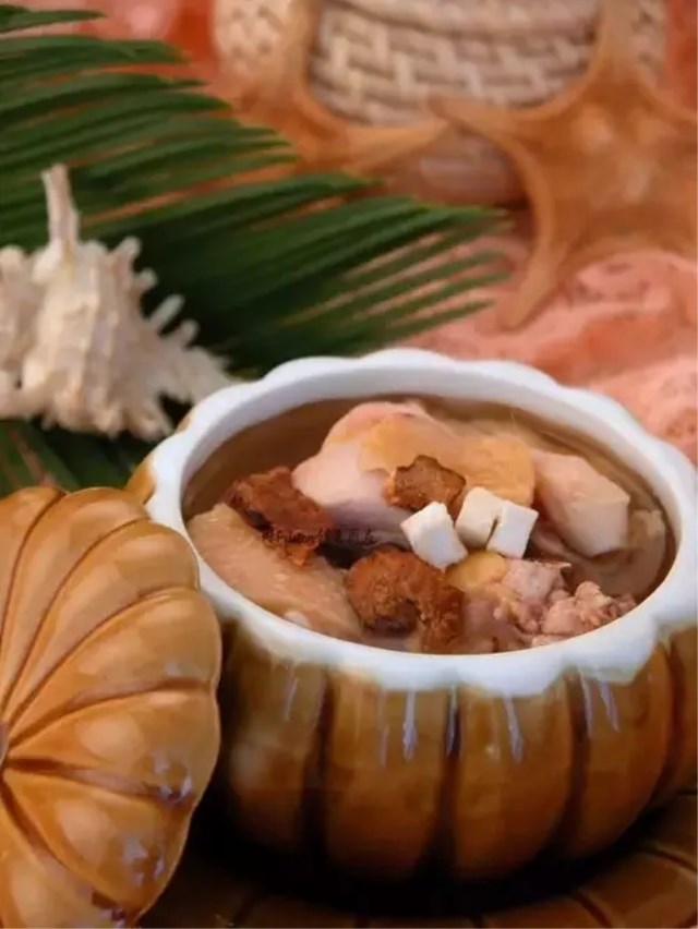 【广式靓汤】茯苓白术炖老母鸡 滋味鲜美补脾益胃 【广式靓汤】茯苓白术炖老母鸡 滋味鲜美补脾益胃