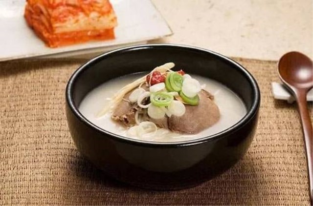 客家菜牛肉鲜汤 汤清亮无油健康养生 客家菜牛肉鲜汤 汤清亮无油健康养生