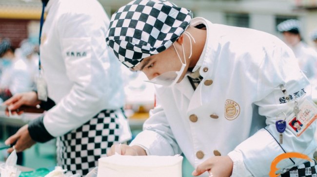 都说《男子甜点俱乐部》太迷人! 其实这是广州新东方学子的常态 都说《男子甜点俱乐部》太迷人! 其实这是广州新东方学子的常态